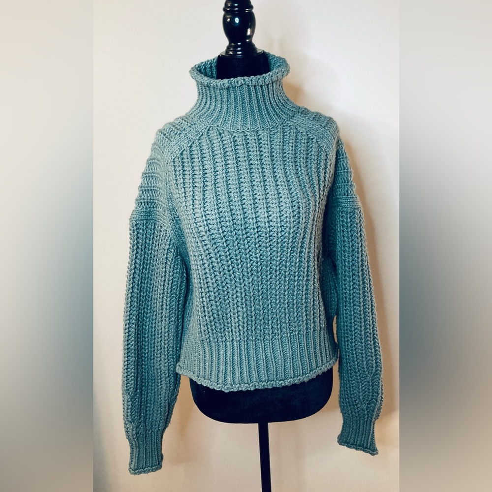 Chunky Sage Green Boxy Sweater Size XS Polyester/Acrylic/Wool H&M Warm Cosy